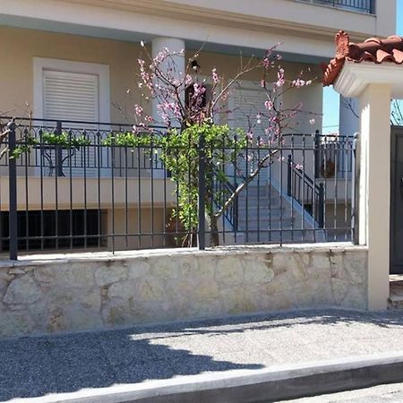 New, Bright, Cozy, Autonomous Apartment With Private Entrance And Garden, 42 M2, 5Min To The Beach And City Center كالاماتا المظهر الخارجي الصورة