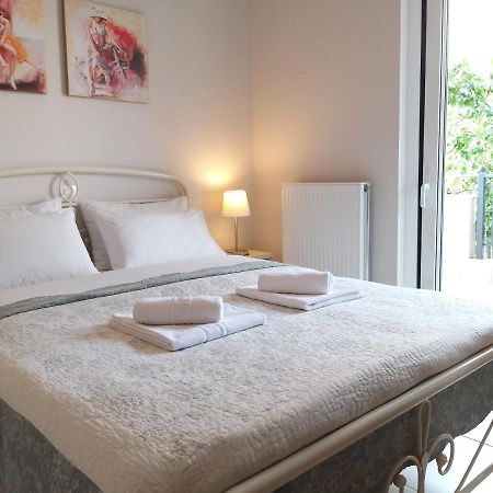 New, Bright, Cozy, Autonomous Apartment With Private Entrance And Garden, 42 M2, 5Min To The Beach And City Center كالاماتا المظهر الخارجي الصورة