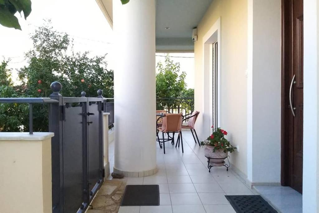 New, Bright, Cozy, Autonomous Apartment With Private Entrance And Garden, 42 M2, 5Min To The Beach And City Center كالاماتا المظهر الخارجي الصورة