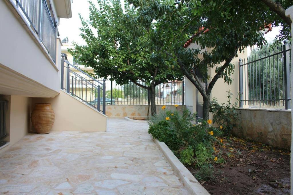 New, Bright, Cozy, Autonomous Apartment With Private Entrance And Garden, 42 M2, 5Min To The Beach And City Center كالاماتا المظهر الخارجي الصورة