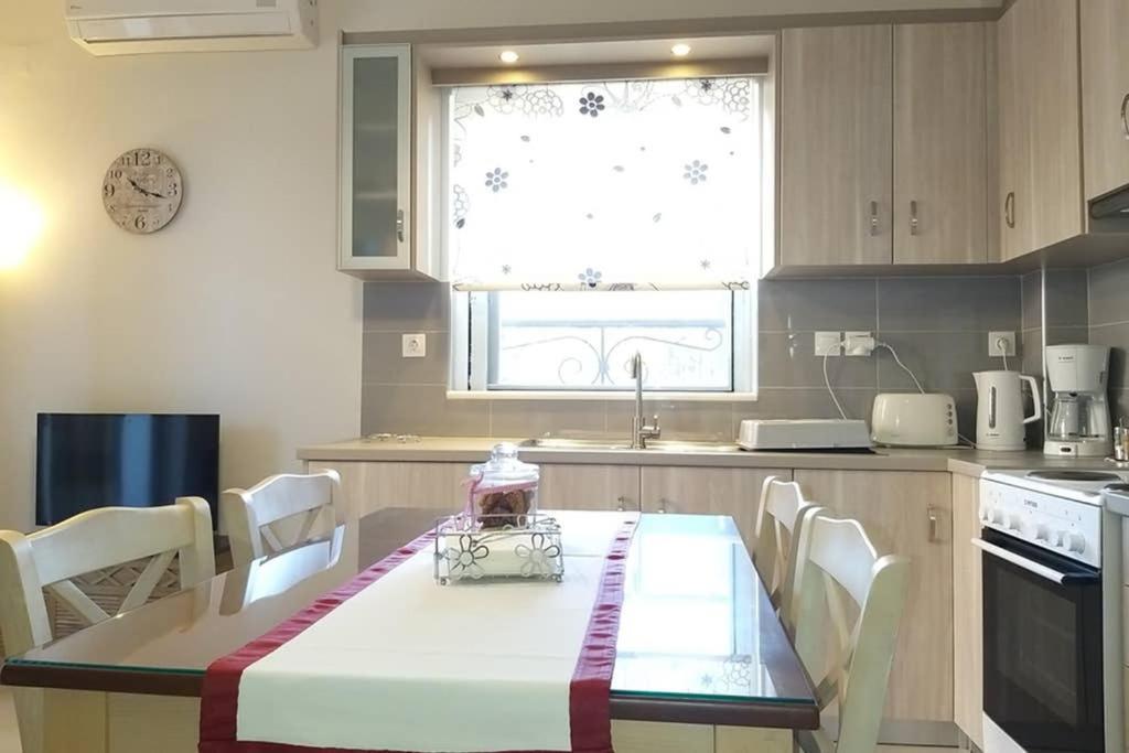 New, Bright, Cozy, Autonomous Apartment With Private Entrance And Garden, 42 M2, 5Min To The Beach And City Center كالاماتا المظهر الخارجي الصورة