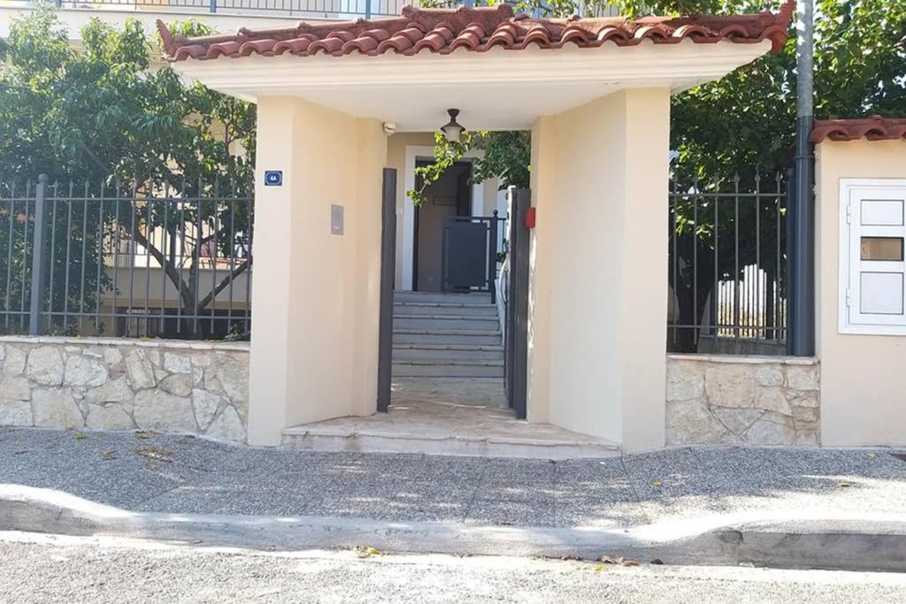 New, Bright, Cozy, Autonomous Apartment With Private Entrance And Garden, 42 M2, 5Min To The Beach And City Center كالاماتا المظهر الخارجي الصورة