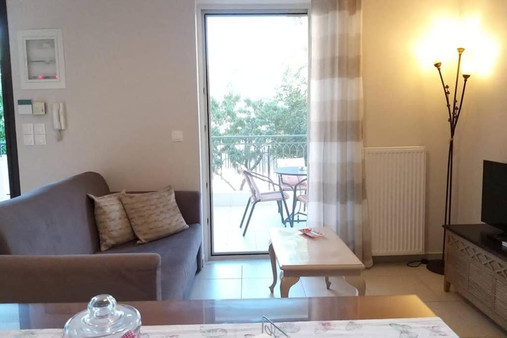 New, Bright, Cozy, Autonomous Apartment With Private Entrance And Garden, 42 M2, 5Min To The Beach And City Center كالاماتا المظهر الخارجي الصورة