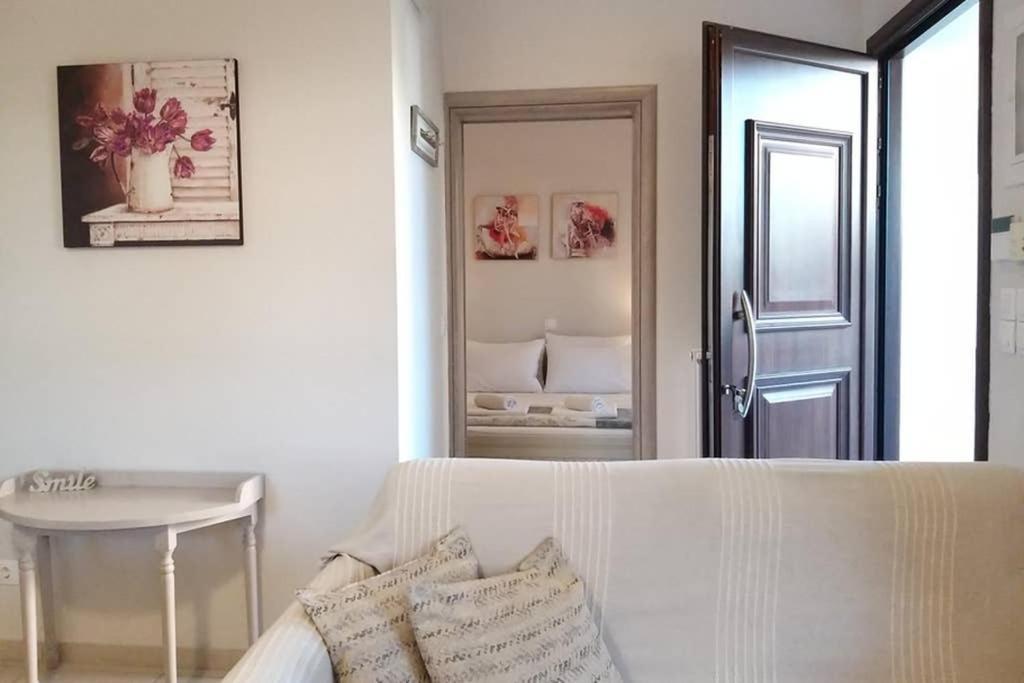 New, Bright, Cozy, Autonomous Apartment With Private Entrance And Garden, 42 M2, 5Min To The Beach And City Center كالاماتا المظهر الخارجي الصورة