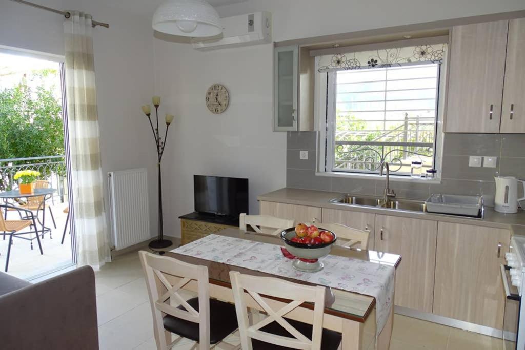 New, Bright, Cozy, Autonomous Apartment With Private Entrance And Garden, 42 M2, 5Min To The Beach And City Center كالاماتا المظهر الخارجي الصورة
