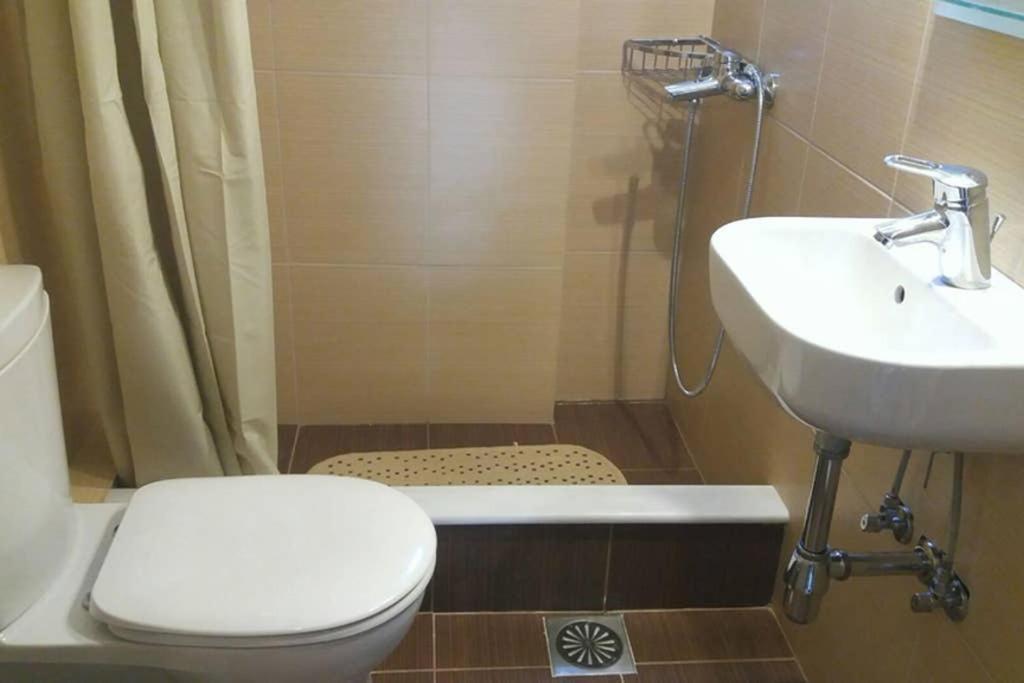 New, Bright, Cozy, Autonomous Apartment With Private Entrance And Garden, 42 M2, 5Min To The Beach And City Center كالاماتا المظهر الخارجي الصورة