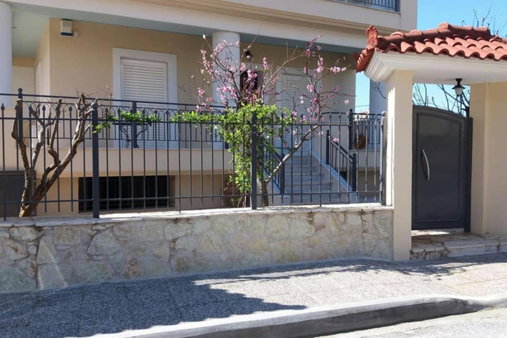 New, Bright, Cozy, Autonomous Apartment With Private Entrance And Garden, 42 M2, 5Min To The Beach And City Center كالاماتا المظهر الخارجي الصورة